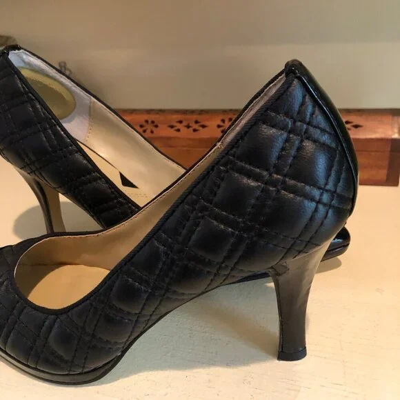 Women's Adrienne Vittadini Shoes Jantine Black Quilted Leather Heels Size 6M - Picture 2 of 12